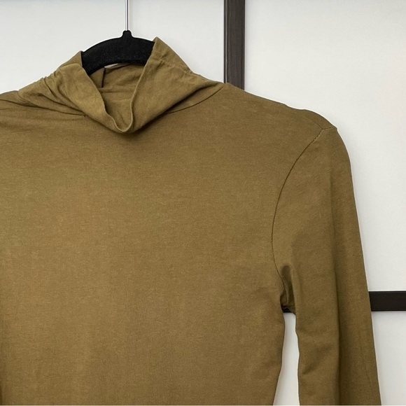 [m] SWS Camo Green Mock Neck Long Sleeve Crop Tee / Top Everyday Basics - Picture 2 of 6